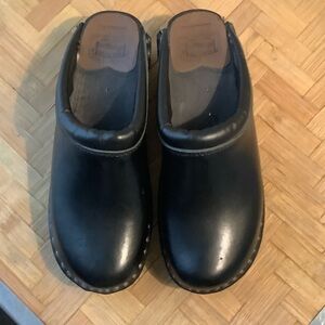 Black Leather womens Clogs